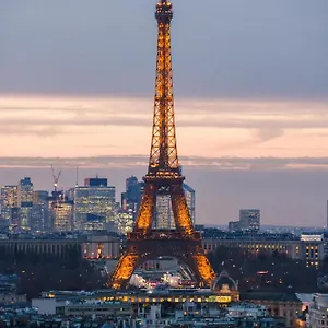Paris Luxury Apartment 75M2 With Eiffel Tower View, Metro 1 Min, Parking Apartment